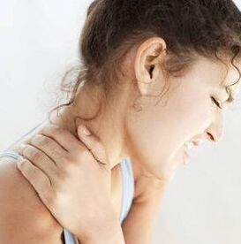 Gebärmutterhalsosteochondrose führt zu den eingeklemmten Nerven im Nacken