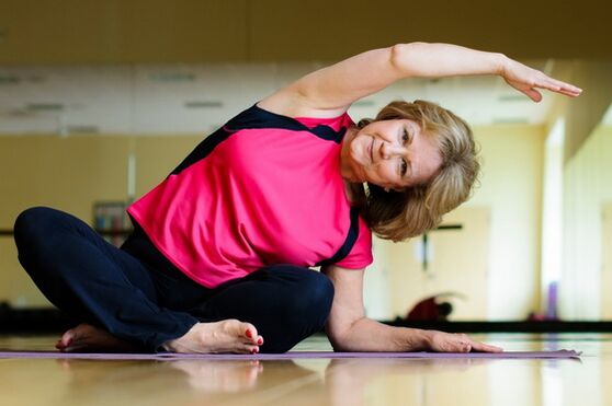 Yogakurse zur Behandlung von Nackenarthrose.