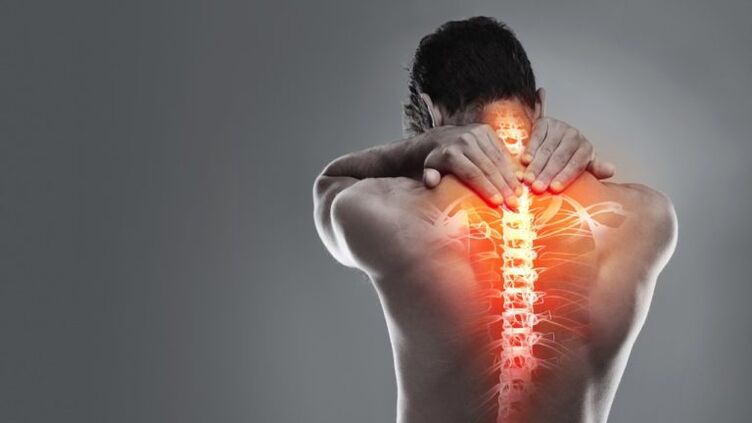 Neuralgie verursacht Schmerzen im Bereich der Schulterblätter. 